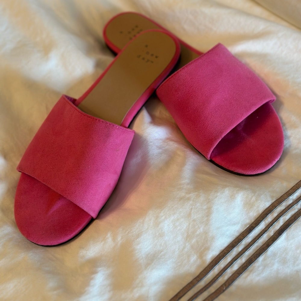 A New Day Pink Slide On Sandals - Size 8- Excellent condition!